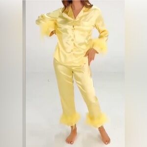 ✨New Bon Viviann Daffodil Pajamas with Ostrich feather trim size M